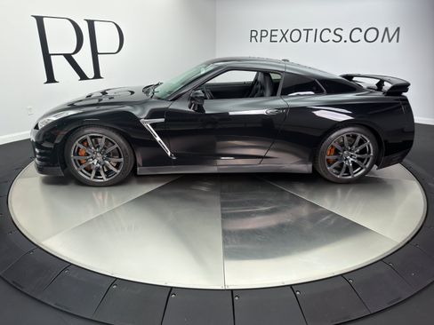 Used 2015 Nissan GT-R Premium AWD/4WD image 6