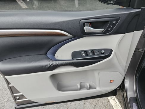 Used 2016 Toyota Highlander Limited image 27