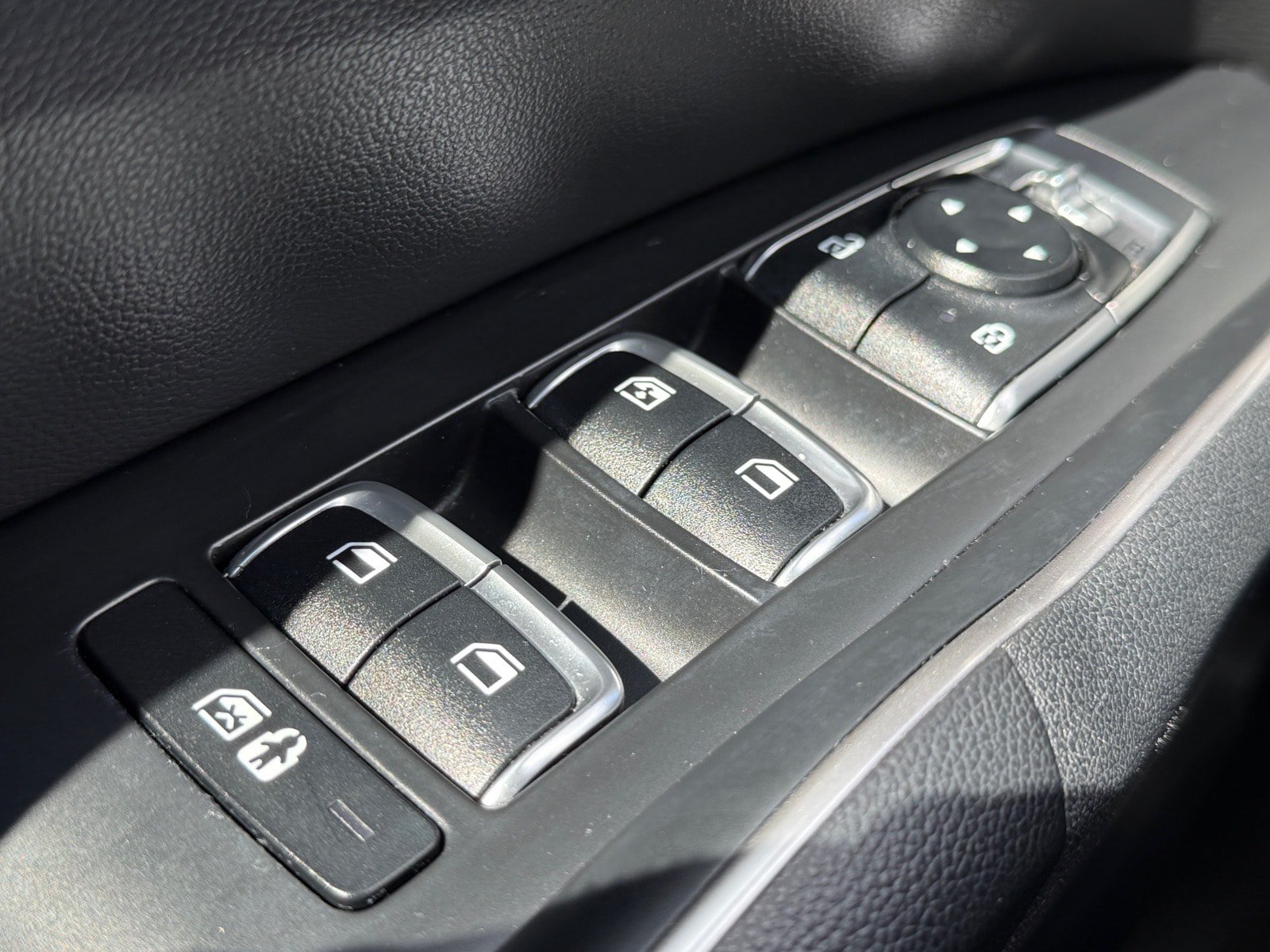 Used 2022 Kia Sorento EX w/ Panoramic Sunroof Package FWD image 15