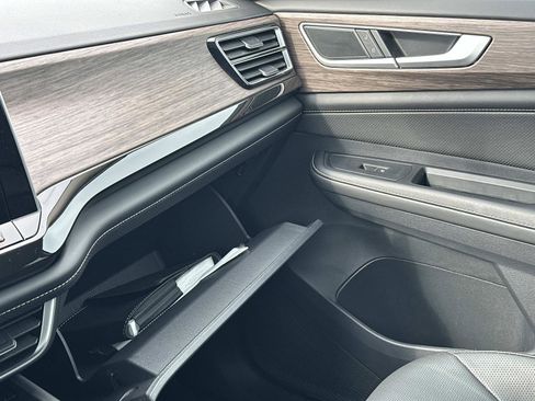 Used 2025 Volkswagen Atlas SEL image 34