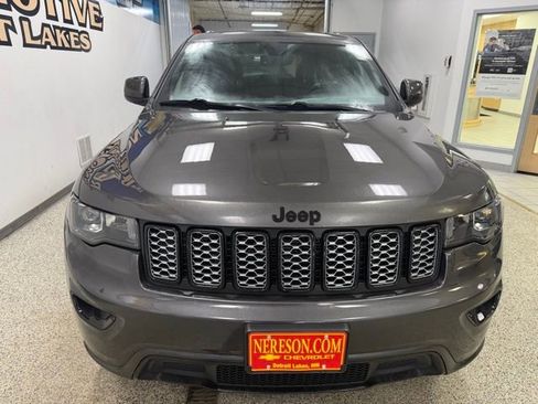 Used 2020 Jeep Grand Cherokee Altitude image 3
