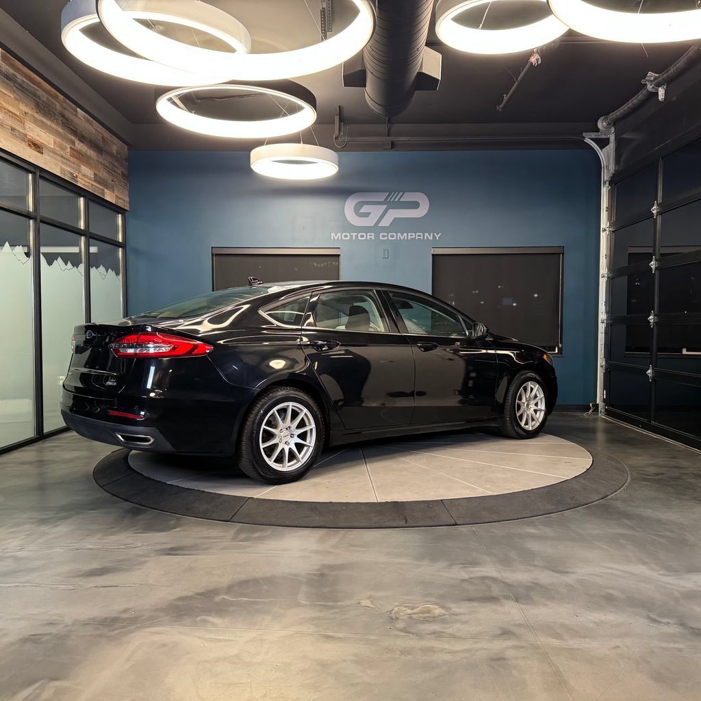 Used 2019 Ford Fusion SE AWD/4WD image 3