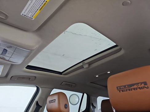 Used 2017 GMC Acadia SLT AWD/4WD image 28