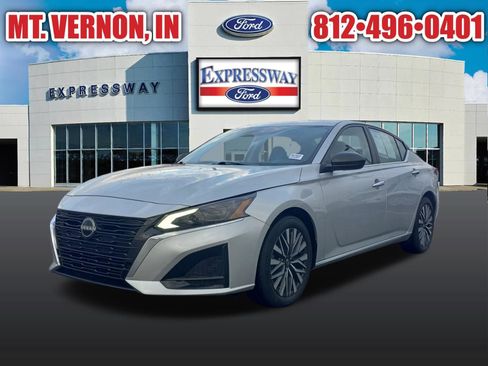Used 2024 Nissan Altima 2.5 SV image 1