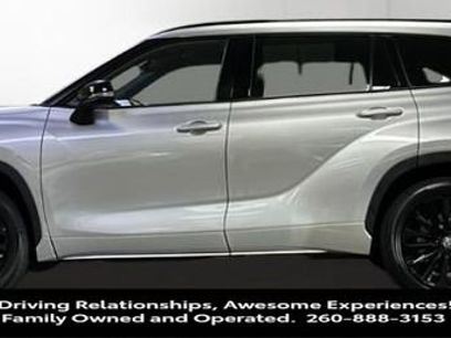 Used 2024 Toyota Highlander XSE