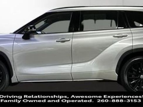 Used 2024 Toyota Highlander XSE image 1