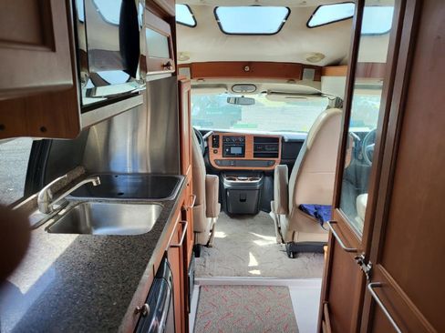 Used 2010 Chevrolet Express 3500 Extended w/ Power Package image 3