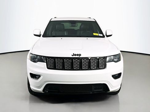 Used 2019 Jeep Grand Cherokee Altitude RWD image 2