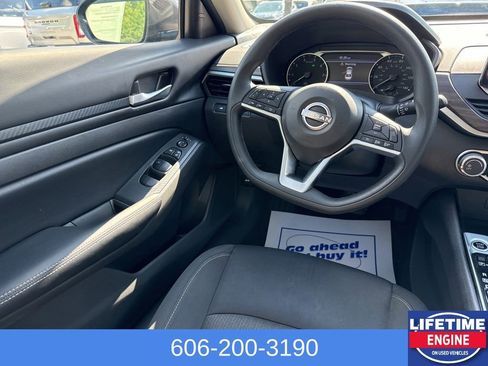 Used 2024 Nissan Altima 2.5 SV FWD image 21