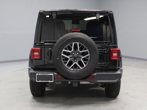 Used 2024 Jeep Wrangler Sahara image 10