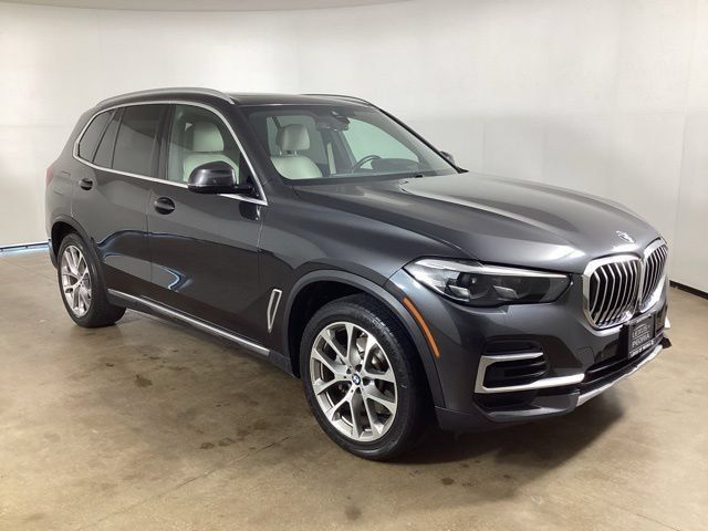Used 2022 BMW X5 xDrive40i w/ Luxury Seating Package AWD/4WD image 3