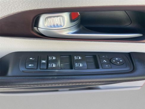 Used 2017 Chrysler Pacifica Limited w/ UConnect Theater Package image 18