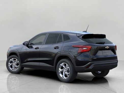 New 2026 Chevrolet Trax LS w/ LS Convenience Package FWD image 3