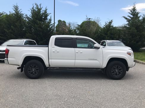 Certified 2020 Toyota Tacoma SR5 AWD/4WD image 8