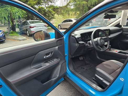 Used 2025 Nissan Kicks SR w/ SR Premium Package AWD/4WD image 7