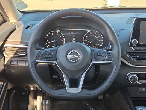Used 2023 Nissan Altima 2.5 SV image 23