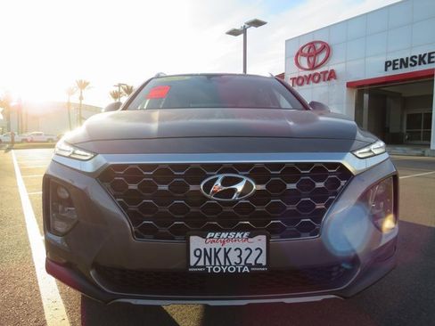 Used 2020 Hyundai Santa Fe SEL w/ Convenience Package image 2