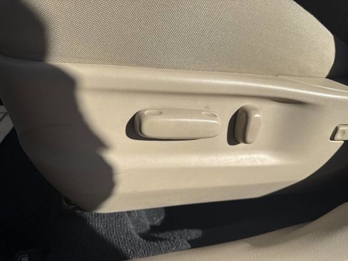 Used 2011 Toyota Venza image 17