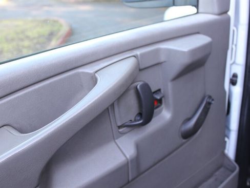 Used 2007 Chevrolet Express 1500 AWD image 11