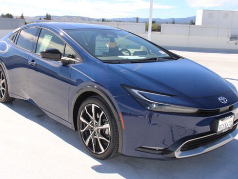 Used 2023 Toyota Prius Prime FWD image 2