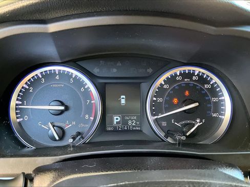 Used 2016 Toyota Highlander Plus FWD image 25