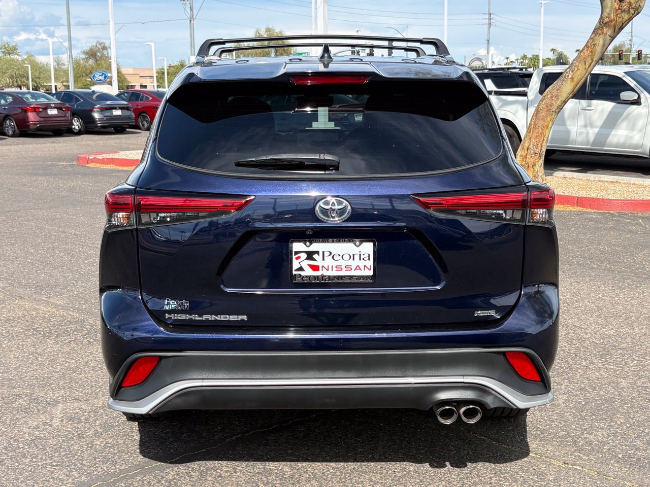 Used 2023 Toyota Highlander XSE FWD image 5
