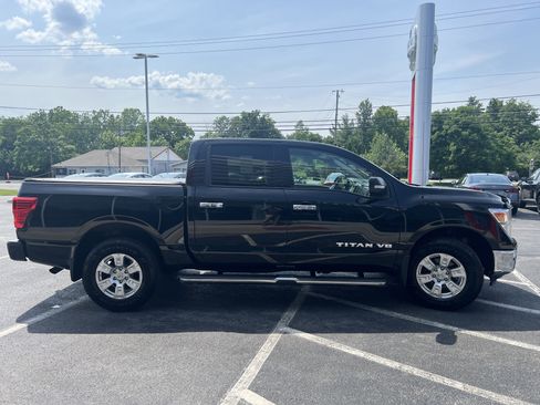 Used 2018 Nissan Titan SV w/ SV Convenience Package AWD/4WD image 8