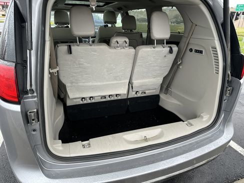 Used 2019 Chrysler Pacifica Limited image 32