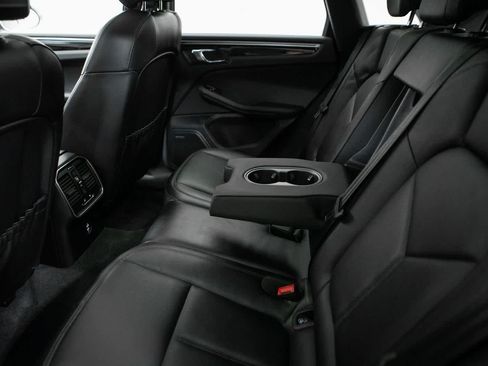 Certified 2024 Porsche Macan AWD/4WD image 36