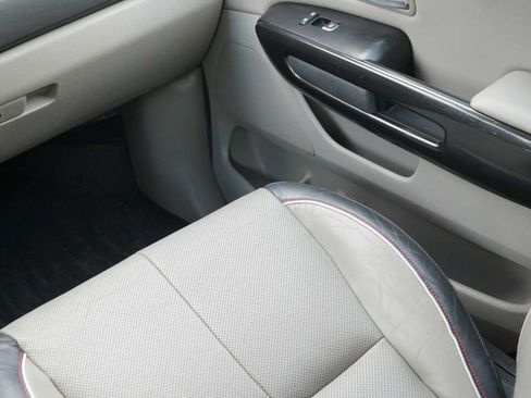 Used 2016 Kia Sedona EX FWD image 24