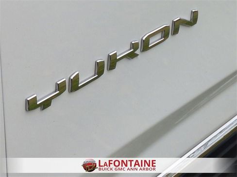 Used 2021 GMC Yukon SLT w/ SLT Premium Package image 32