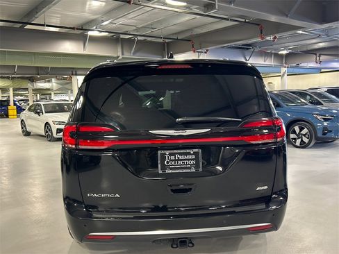 Used 2025 Chrysler Pacifica Pinnacle w/ Trailer Tow Group image 3