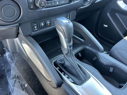 Used 2023 Nissan Frontier SV w/ SV Convenience Package image 23