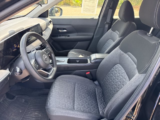 Certified 2025 Nissan Kicks SV AWD/4WD image 10