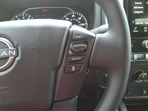 Used 2025 Nissan Frontier SV AWD/4WD image 19