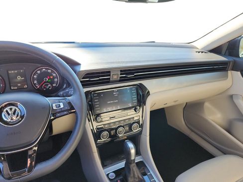 Used 2022 Volkswagen Passat 2.0T SE image 17