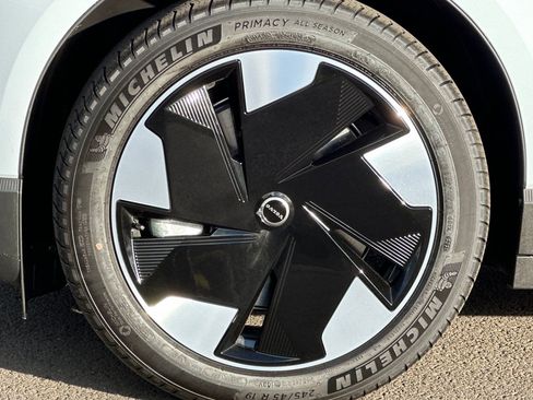 New 2026 Volvo EX30 Plus w/ Protection Package Premier image 23