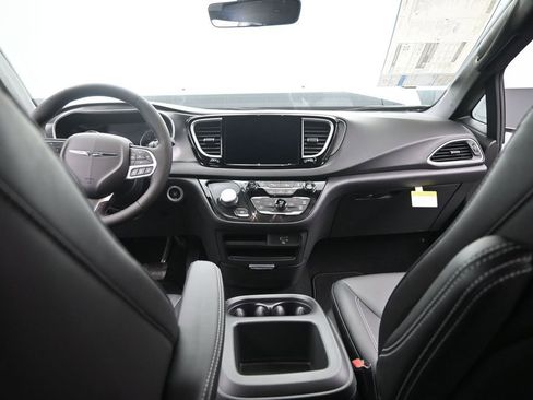 New 2026 Chrysler Voyager LX image 24