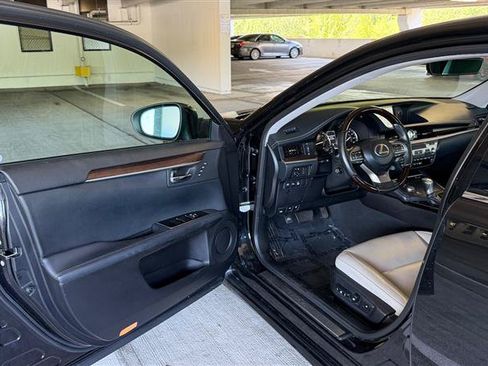 Used 2018 Lexus ES 350 w/ Navigation System Package FWD image 18