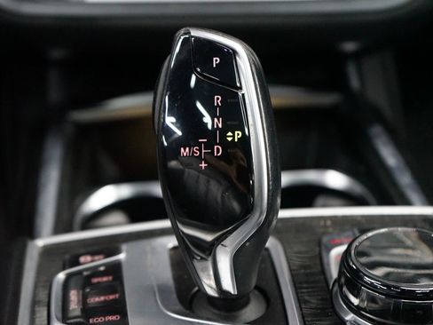 Used 2016 BMW 750i xDrive image 13