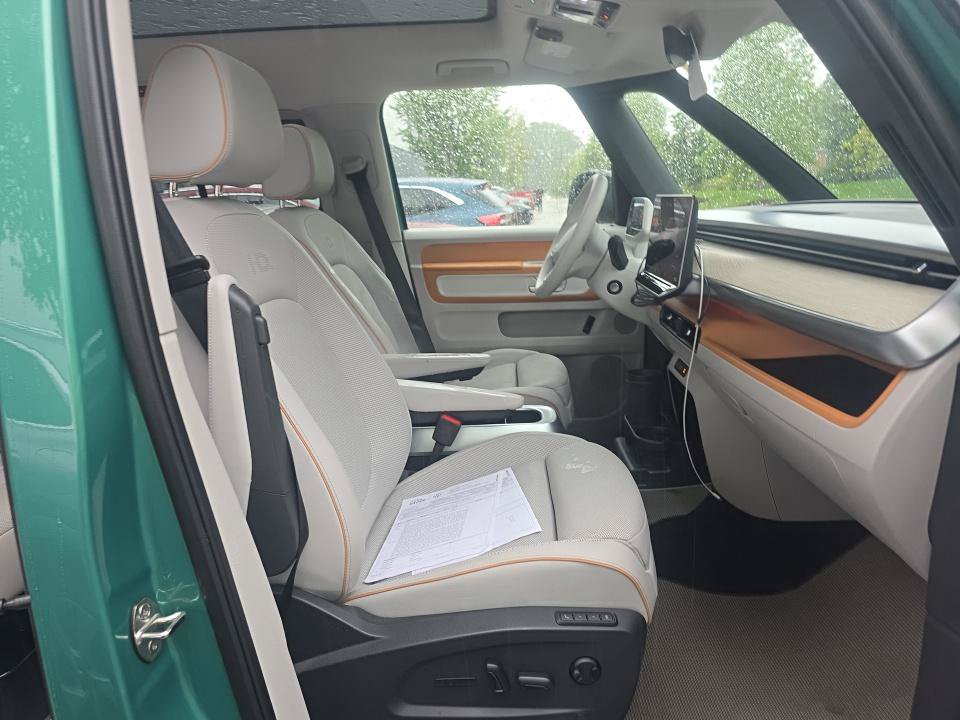 Used 2025 Volkswagen ID. Buzz 1st Edition RWD image 19