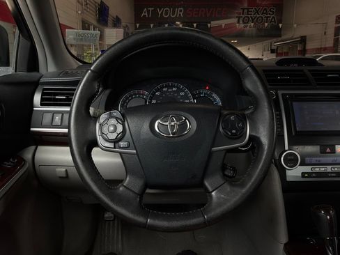 Used 2013 Toyota Camry XLE FWD image 32