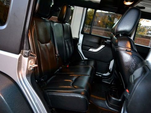 Used 2015 Jeep Wrangler Unlimited Rubicon w/ Dual Top Group image 29