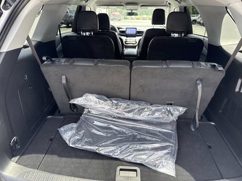 Used 2023 Ford Explorer XLT w/ Equipment Group 202A RWD image 18