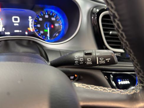 Used 2021 Chrysler Pacifica Touring w/ S Appearance Package image 28