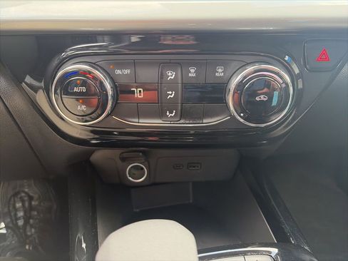 Used 2025 Chevrolet Trax LT image 18