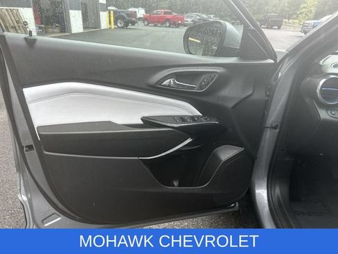 Used 2025 Chevrolet Trax LT w/ Driver Confidence Package FWD image 21