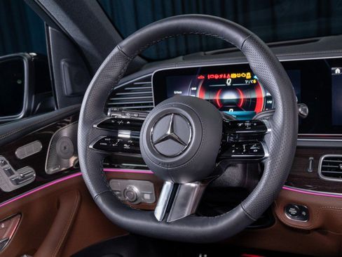 New 2026 Mercedes-Benz GLS 580 4MATIC image 16