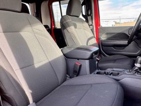 Used 2022 Jeep Gladiator Sport image 14