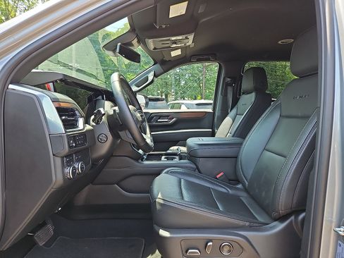 Used 2025 GMC Yukon XL Denali AWD/4WD image 12